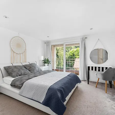 T&b Luxury House In