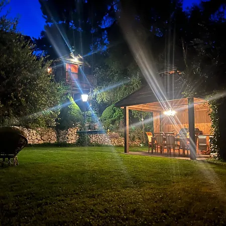 T&b Luxury House In